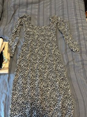 Abercrombie & Fitch Black and White Floral Long-Sleeve Midi Dress
